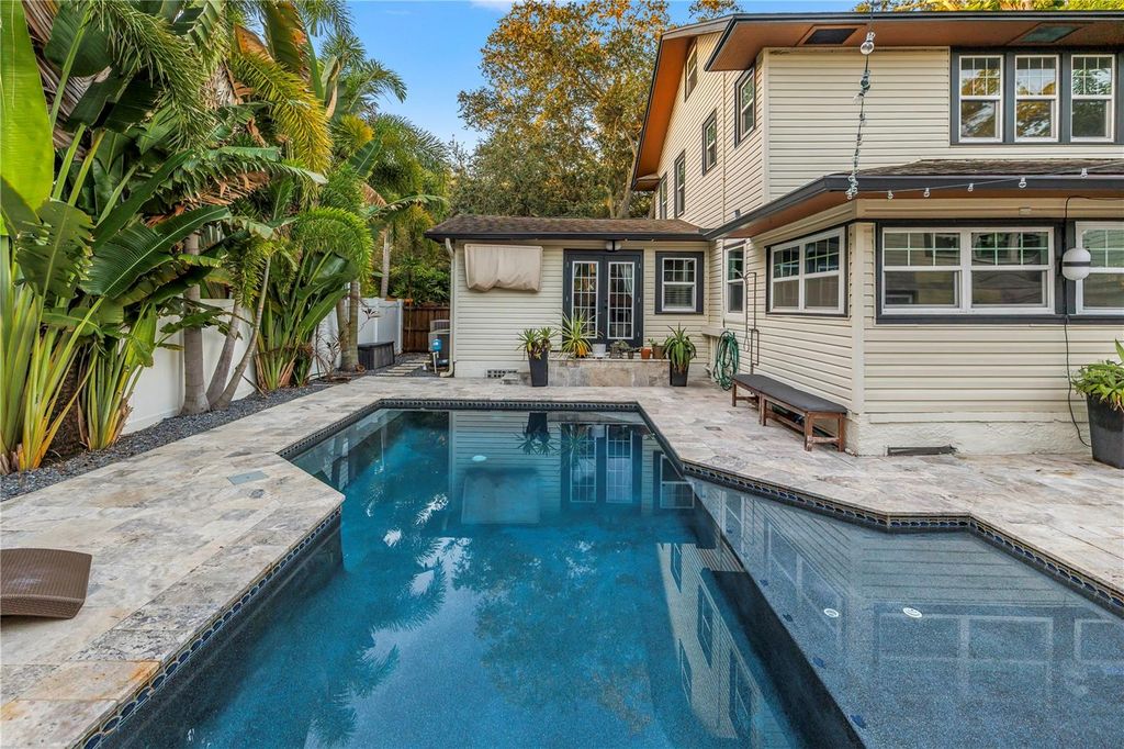 Image 38 of property listing at 229 18TH AVENUE NE, St Petersburg, FL 33704