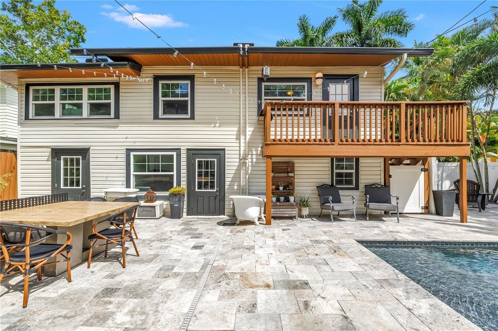 Image 43 of property listing at 229 18TH AVENUE NE, St Petersburg, FL 33704