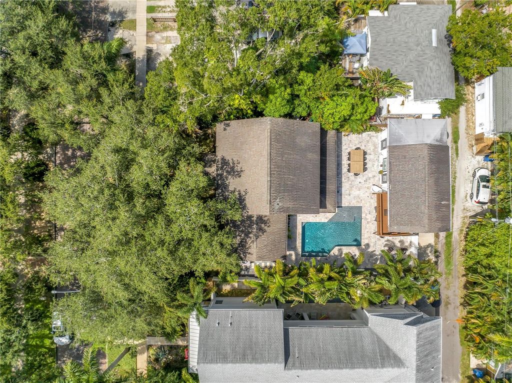 Image 54 of property listing at 229 18TH AVENUE NE, St Petersburg, FL 33704