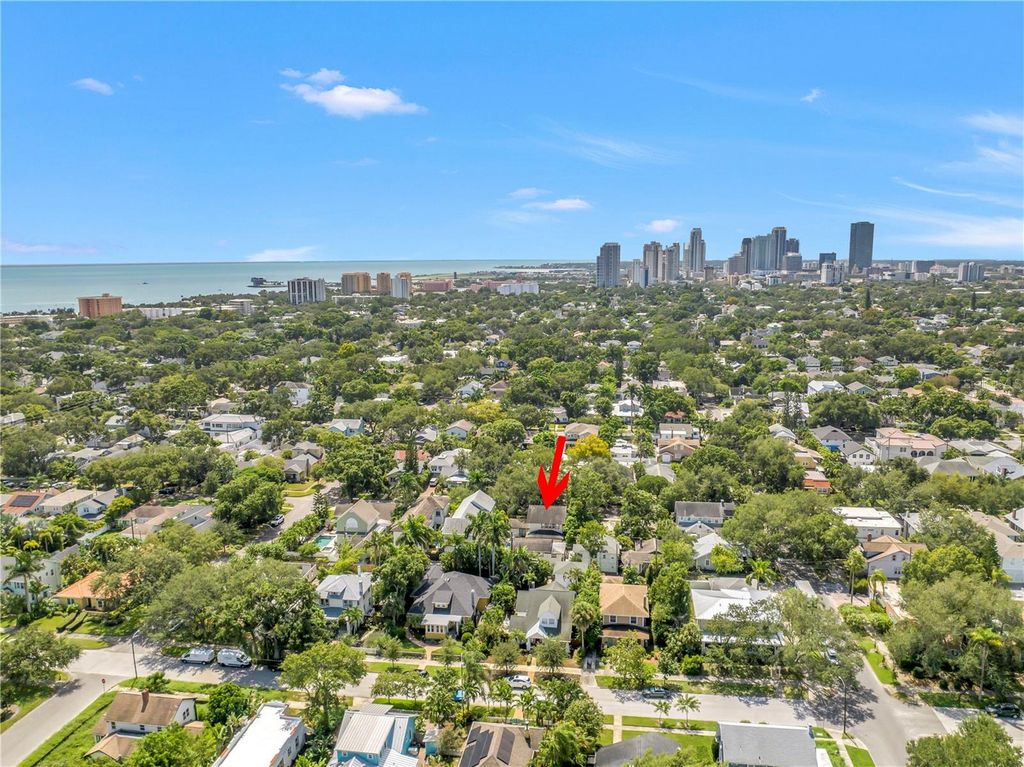 Image 55 of property listing at 229 18TH AVENUE NE, St Petersburg, FL 33704