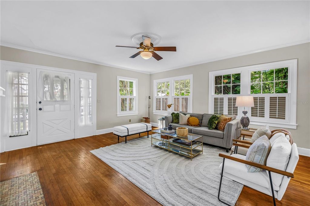 Image 8 of property listing at 229 18TH AVENUE NE, St Petersburg, FL 33704
