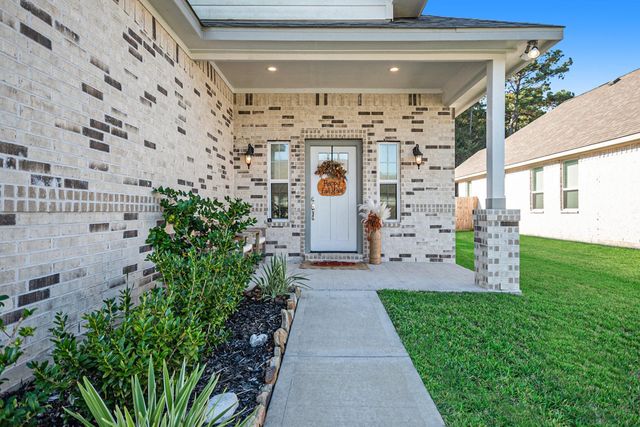 605 Little Spring Court, Anahuac, TX 77514