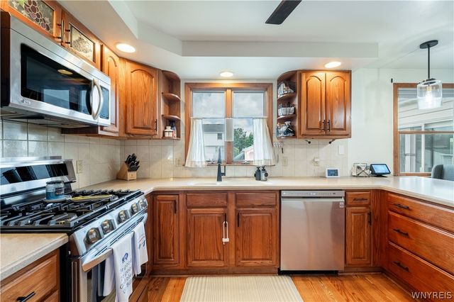24 Grafton Ct, Lancaster, NY 14086
