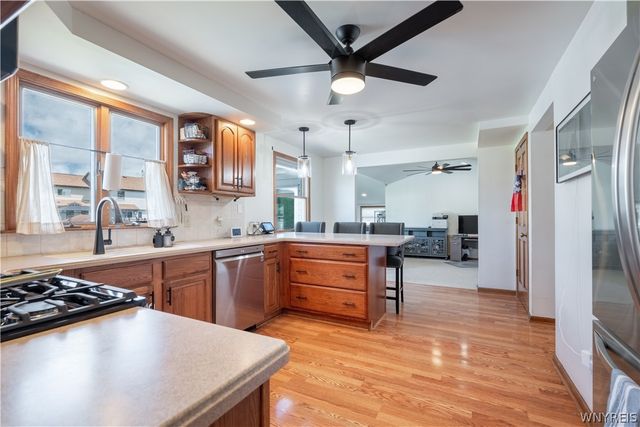 24 Grafton Ct, Lancaster, NY 14086