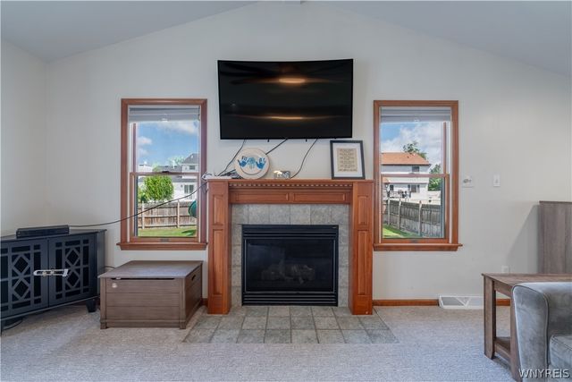 24 Grafton Ct, Lancaster, NY 14086