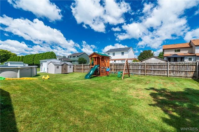 24 Grafton Ct, Lancaster, NY 14086