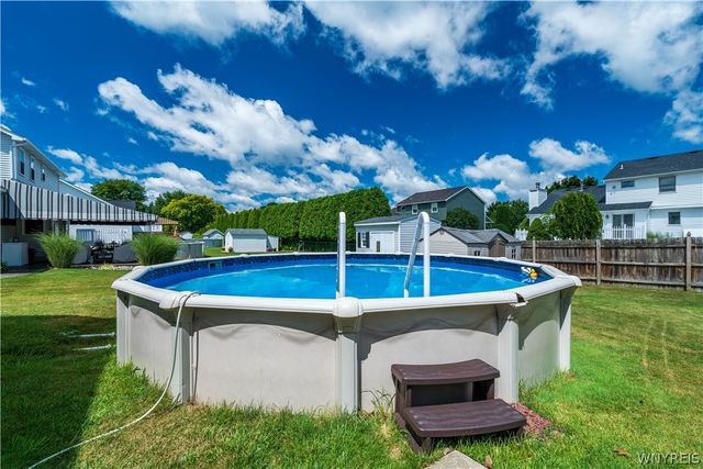 24 Grafton Ct, Lancaster, NY 14086