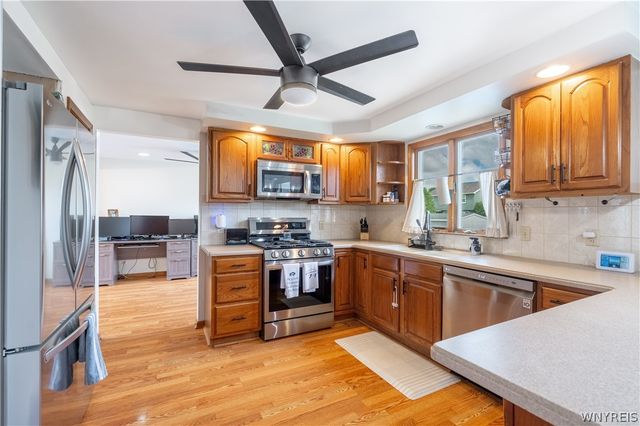 24 Grafton Ct, Lancaster, NY 14086