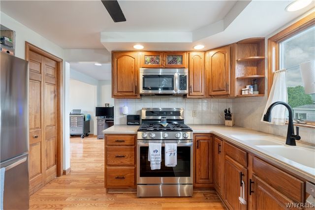 24 Grafton Ct, Lancaster, NY 14086