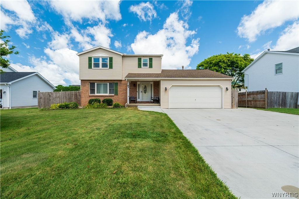 24 Grafton Ct, Lancaster, NY 14086