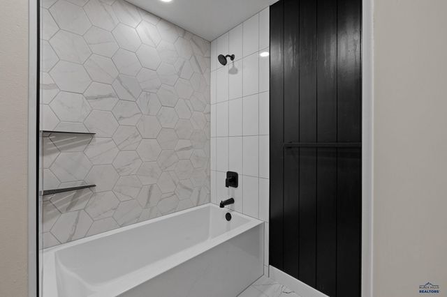 6870 WALLEYE WAY, Black Hawk, SD 57718