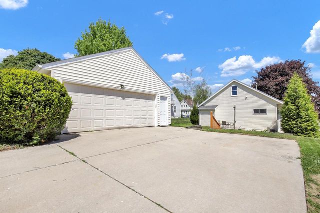 721 W Larabee STREET, Port Washington, WI 53074