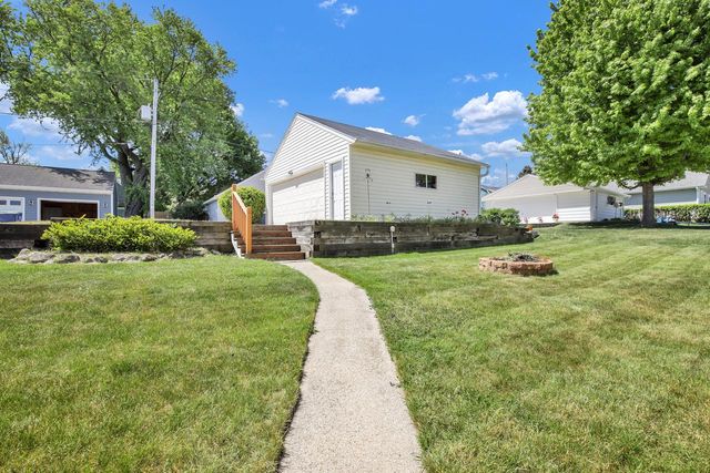 721 W Larabee STREET, Port Washington, WI 53074