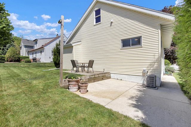 721 W Larabee STREET, Port Washington, WI 53074