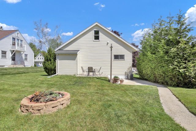 721 W Larabee STREET, Port Washington, WI 53074