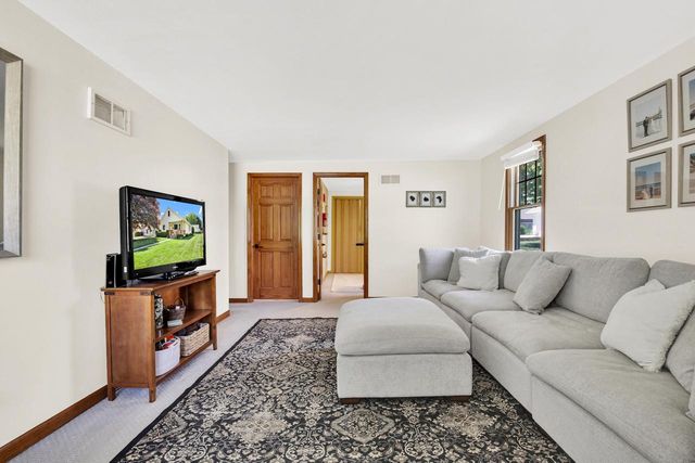 721 W Larabee STREET, Port Washington, WI 53074