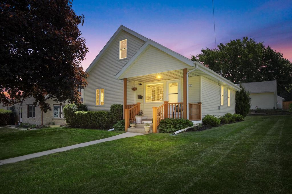721 W Larabee STREET, Port Washington, WI 53074