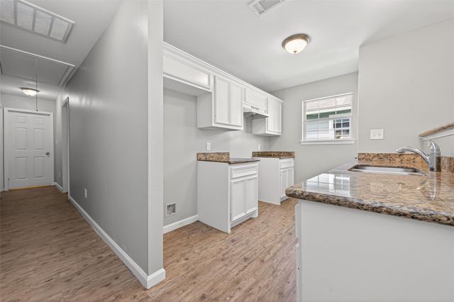 7511 Dyer Street, Houston, TX 77088