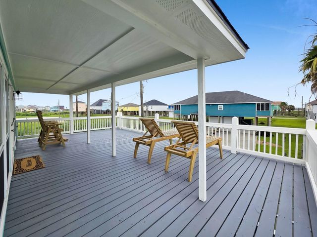 159 Ocean View Drive, Crystal Beach, TX 77650