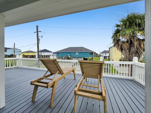 159 Ocean View Drive, Crystal Beach, TX 77650