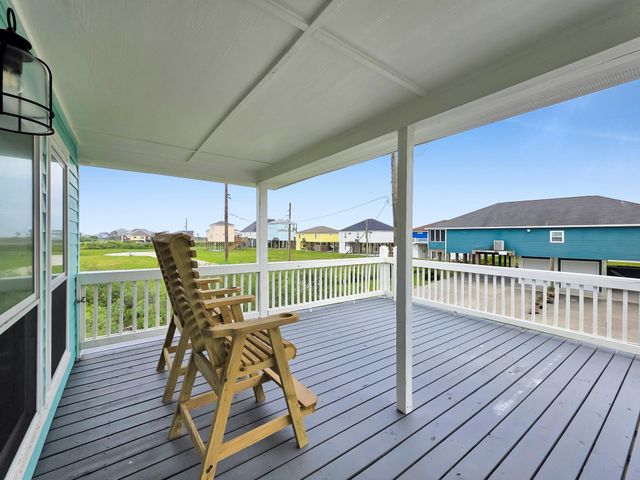 159 Ocean View Drive, Crystal Beach, TX 77650