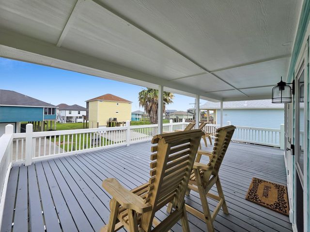 159 Ocean View Drive, Crystal Beach, TX 77650