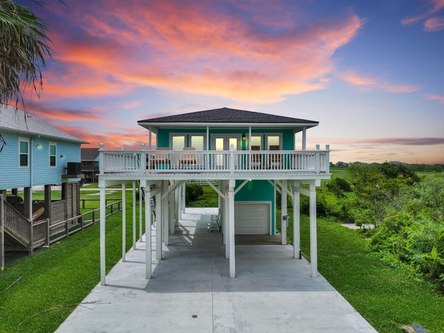 159 Ocean View Drive, Crystal Beach, TX 77650
