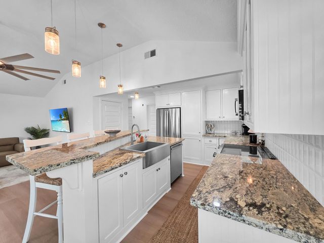 159 Ocean View Drive, Crystal Beach, TX 77650