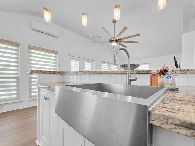 159 Ocean View Drive, Crystal Beach, TX 77650