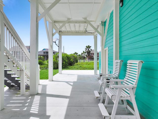 159 Ocean View Drive, Crystal Beach, TX 77650