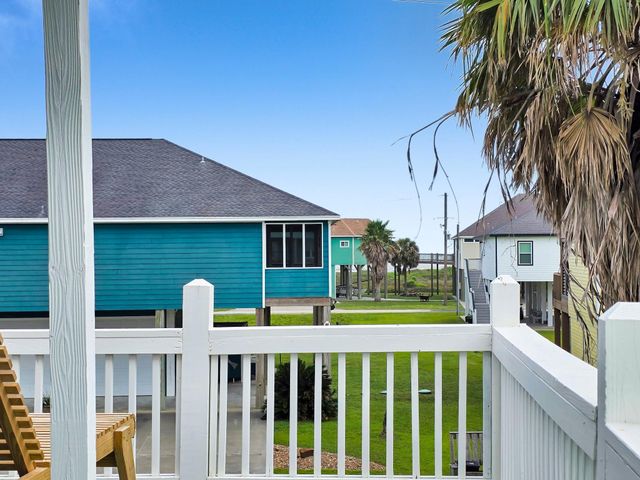 159 Ocean View Drive, Crystal Beach, TX 77650