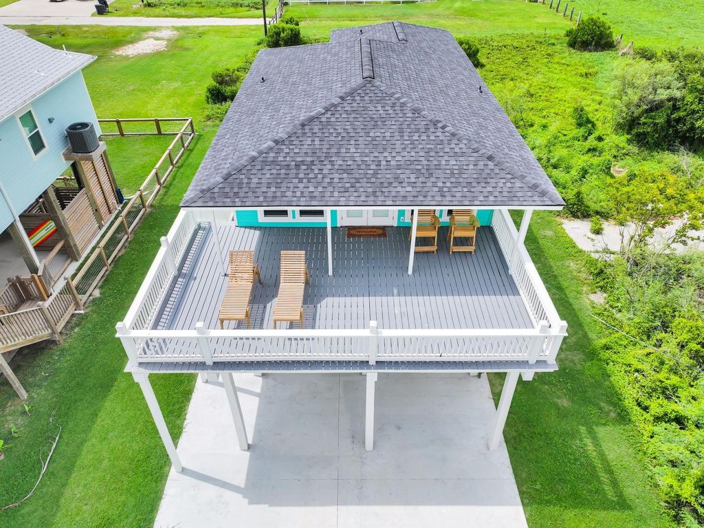 159 Ocean View Drive, Crystal Beach, TX 77650
