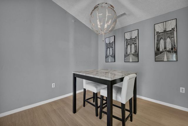 6200 Harbour Pointe, 301, Columbus, OH 43231