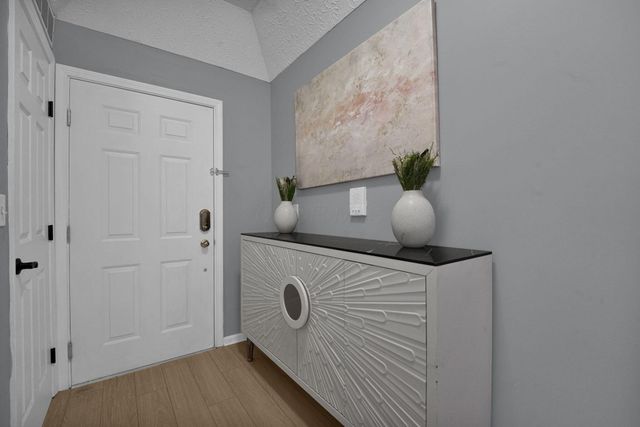 6200 Harbour Pointe, 301, Columbus, OH 43231