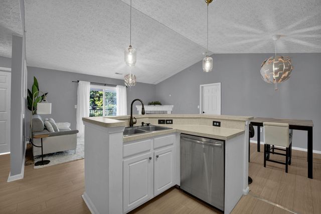 6200 Harbour Pointe, 301, Columbus, OH 43231