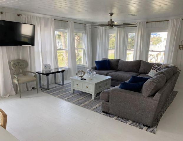 3105 Palmetto Boulevard, Edisto Island, SC 29438