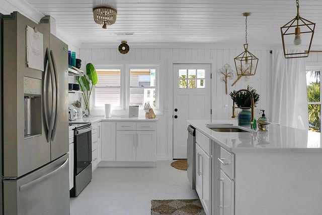 3105 Palmetto Boulevard, Edisto Island, SC 29438