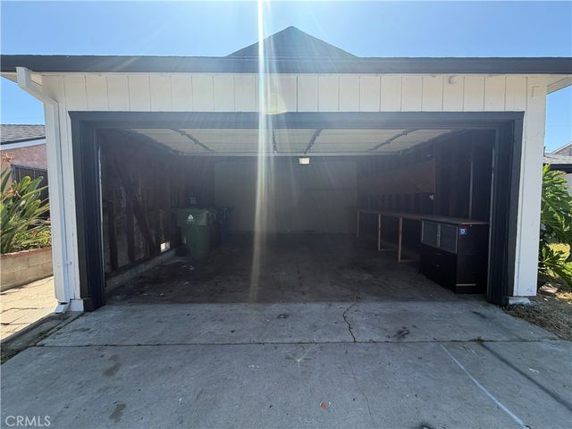 7931 Newcastle Avenue, Reseda, CA 91335