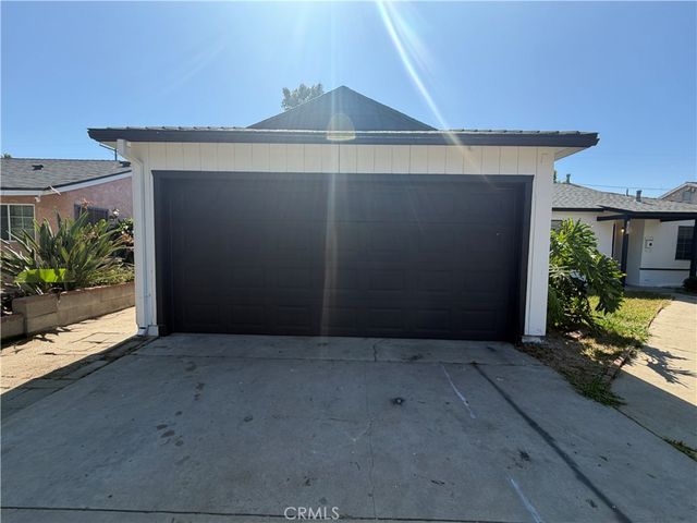 7931 Newcastle Avenue, Reseda, CA 91335