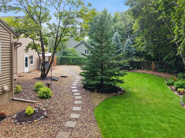 17727 Kingsway Path, Lakeville, MN 55044