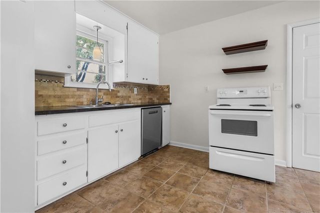 6036 Rosehill Road, Shawnee, KS 66216