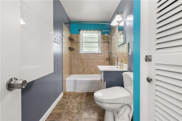 6036 Rosehill Road, Shawnee, KS 66216
