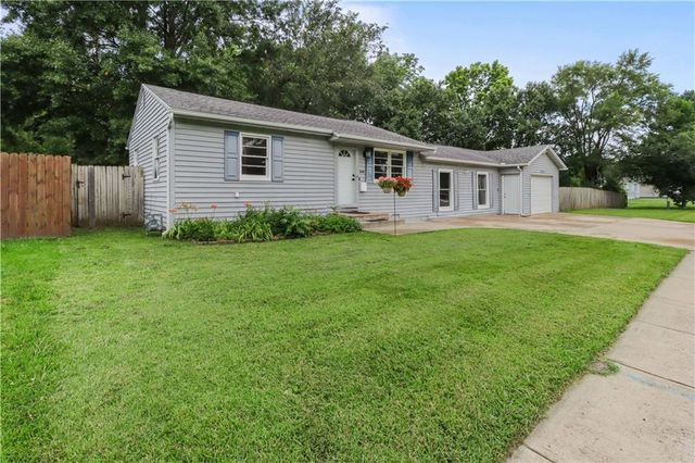 6036 Rosehill Road, Shawnee, KS 66216