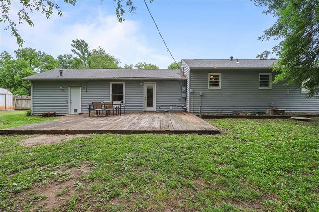 6036 Rosehill Road, Shawnee, KS 66216