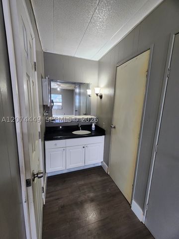 6520 Sandalfoot Blvd H, Boca Raton, FL 33428