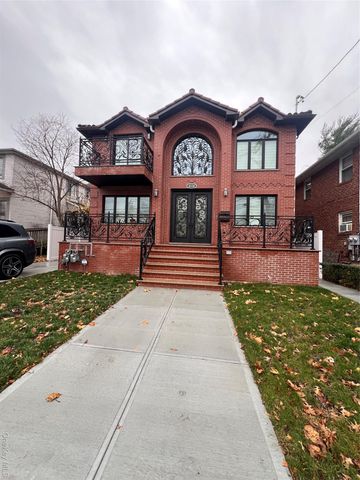 6114 Cloverdale Blvd, Bayside, NY 11364