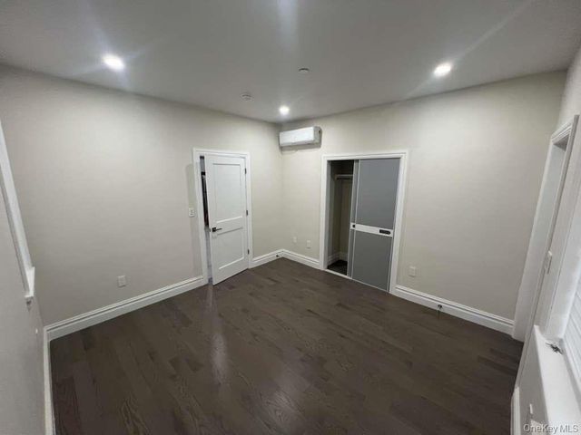 6114 Cloverdale Blvd, Bayside, NY 11364