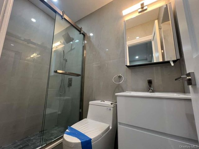 6114 Cloverdale Blvd, Bayside, NY 11364