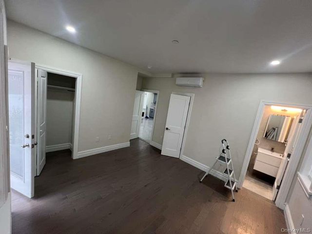 6114 Cloverdale Blvd, Bayside, NY 11364