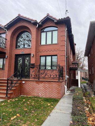 6114 Cloverdale Blvd, Bayside, NY 11364